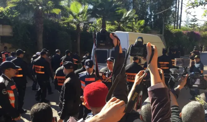إعادة تمثيل جريمة قتل البرلماني مرداس تحت حراسة أمنية مشددة (فيديو)