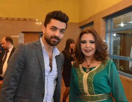 تشكيلية مغربية تفوز بجائزة الإبداع الأولى بالقاهرة