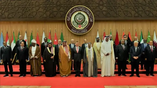 قادة عرب يغطون في نوم عميق أثناء انعقاد قمة البحر الميت (صور)