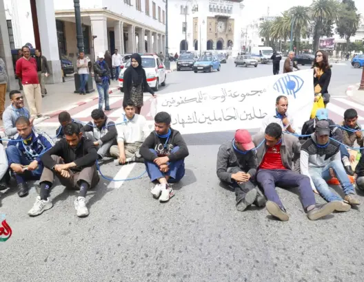 المكفوفون يصعدون لهجتم ويخيرون العثماني بين “الحل أو الموت”