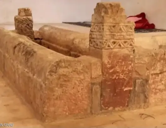 غارات روسية تدمر قبر الخليفة عمر بن عبد العزيز بإدلب السورية