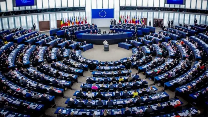 البرلمان الأوروبي يتبنى توصية تدعو إلى منع ممثلي المملكة من دخول مقراته