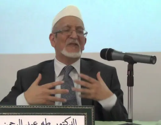 لِمَن لم يكُن حاضرَ البحرِ إذ يُلقي بأعَــزِّ ما يُطْــلَبُ..