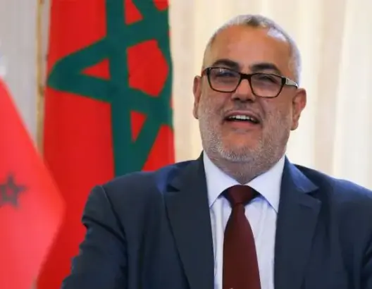 بنكيران يثير إعجاب “فايسبوكيين” بهذه الصورة (صورة)