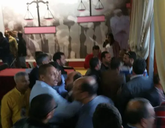 عناصر “ولد الرشيد” تواصل احتلال مقر حزب الاستقلال لليوم الثالث