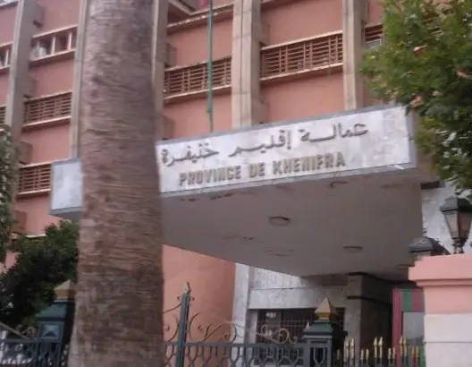 “باذجات” لموظفي عمالة خنيفرة.. هل تكفي لتخليق المرفق العمومي؟