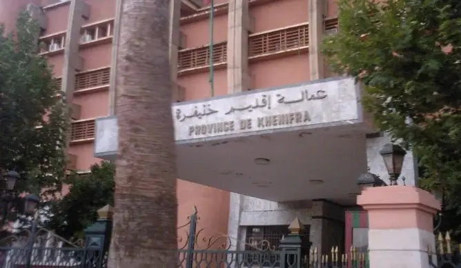 “باذجات” لموظفي عمالة خنيفرة.. هل تكفي لتخليق المرفق العمومي؟