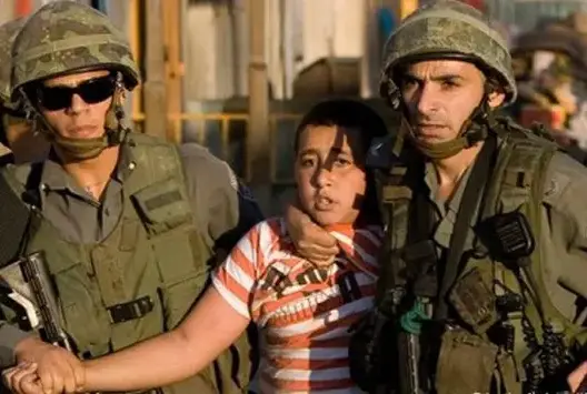 قوات الاحتلال الصهيوني تعتقل 18 فلسطينيا وتفجر منزل ذوي شهيد