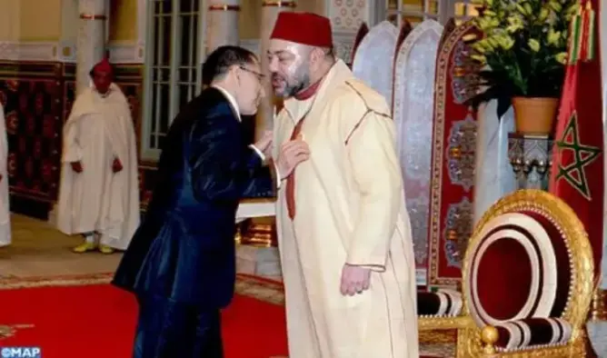 لوموند: الملك عين حكومة تيكنوقراط لتهميش الاسلاميين
