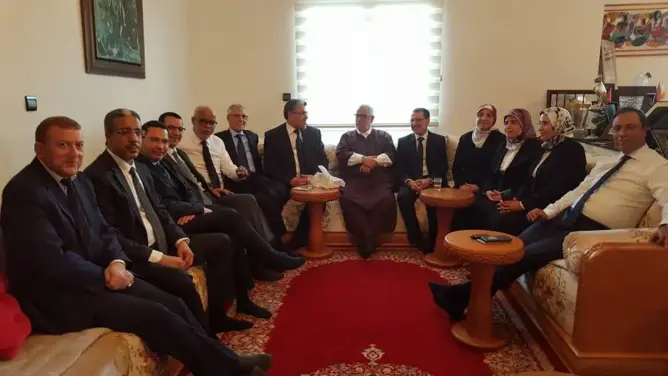 بعد تعيينهم.. وزراء البيجيدي يزورون بنكيران في منزله