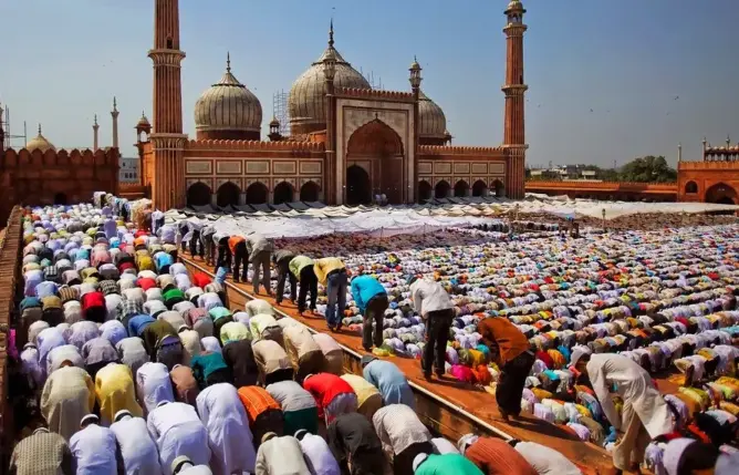 مركز “بيو” الأمريكي: الإسلام سيكون أكبر ديانة في العالم بحلول 2075