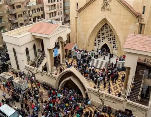 “داعش” تتبنى تفجير كنيستين بمصر وبابا الأقباط ينجو من الموت