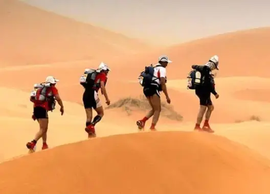 علماء: رمال الصحراء تتنفس بخار الماء
