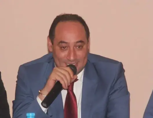 جحيم التسول في إشارات المرور