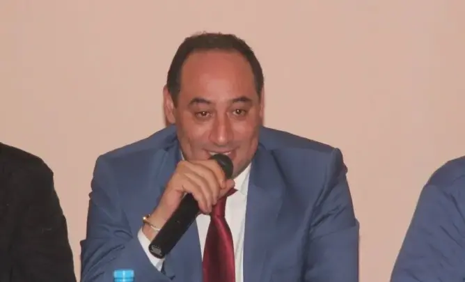 جحيم التسول في إشارات المرور