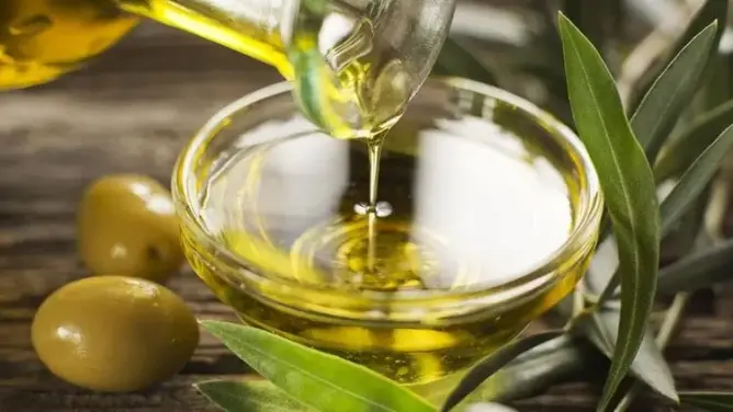 أسعار زيت الزيتون تتجاوز 70 درهما للتر.. ومطالب للصديقي بالتدخل