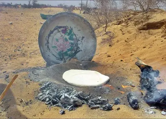 الملّة .. خبز مغربي يأبى الاندثار في رمال زاكورة الساخنة
