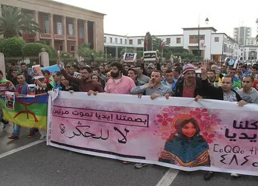 محتجون بالرباط يحملون الدولة مسؤولية وفاة الطفلة “إيديا”