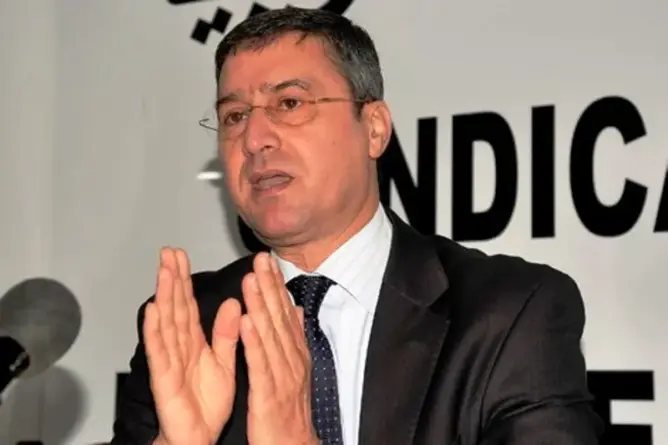 مجاهد رئيسا لأول مجلس وطني للصحافة والوريغلي نائبا له