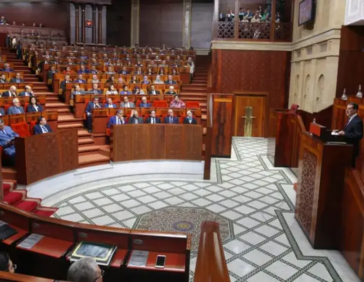 العثماني ينتزع تصفيق البرلمانيين بعد تحيتهم بالعربية والأمازيغية
