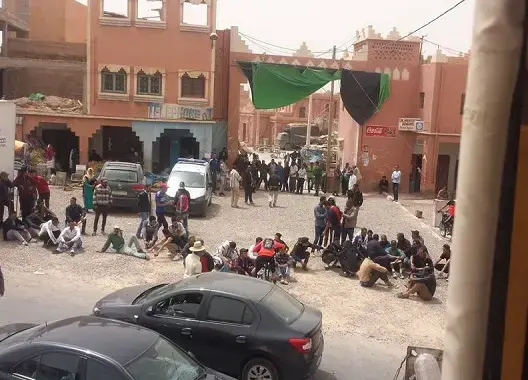 تصوير فيلم “عاصفة الصحراء” يفجر احتجاجات المعطلين بضواحي تنغير
