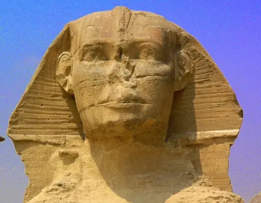 تمثال أبو الهول يثير جدلا واسعا في مصر .. هل أغمض عينيه؟