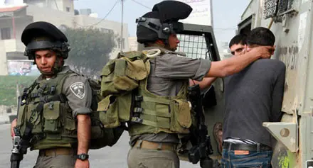 إسرائيل تعتقل 32 مواطنا فلسطينيا