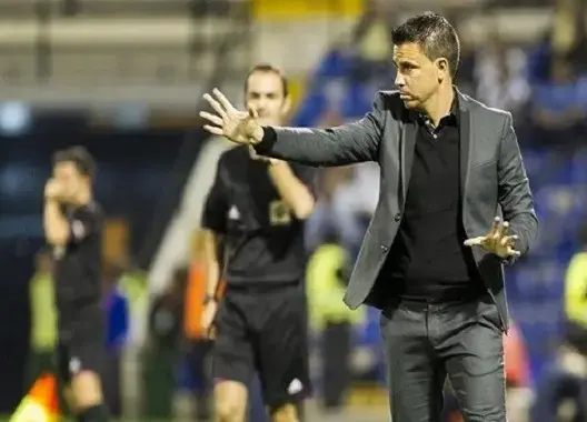 المغرب التطواني يقيل لوبيرا ويكلف الرباطي لقيادة الفريق