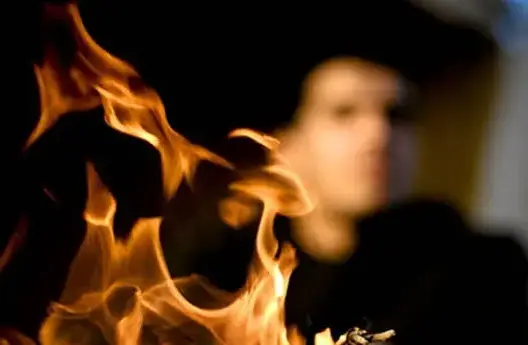 شخص يحرق جسده أمام مقر شرطة طانطان .. والأمن يفتح تحقيقا