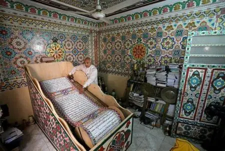 خطاط مصري يسعى لدخول موسوعة جينيس بمصحف طوله 700 متر