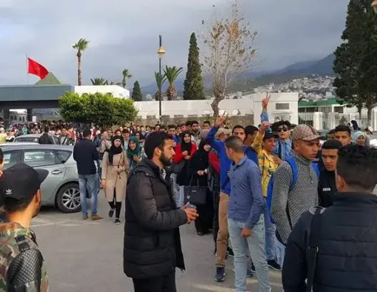 القضاء يصدر مذكرة اعتقال في حق أستاذ “الفضحية الجنسية” بتطوان