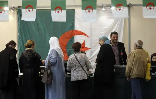 طرائف انتخابات الجزائر.. أكياس حليب و”أرسن فينغر” في بطاقات تصويت