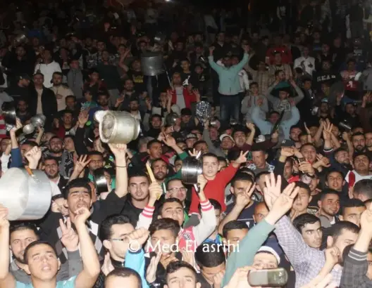 في شكل احتجاجي جديد.. متظاهرون يقرعون الأواني بشوارع الحسيمة (فيديو)