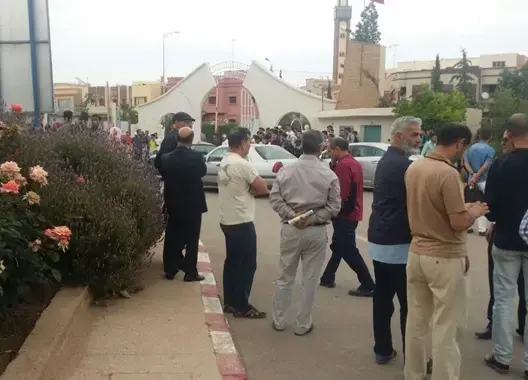 خطير .. طلبة قاعديون يحتجزون أستاذة بكلية العلوم بوجدة (صور)