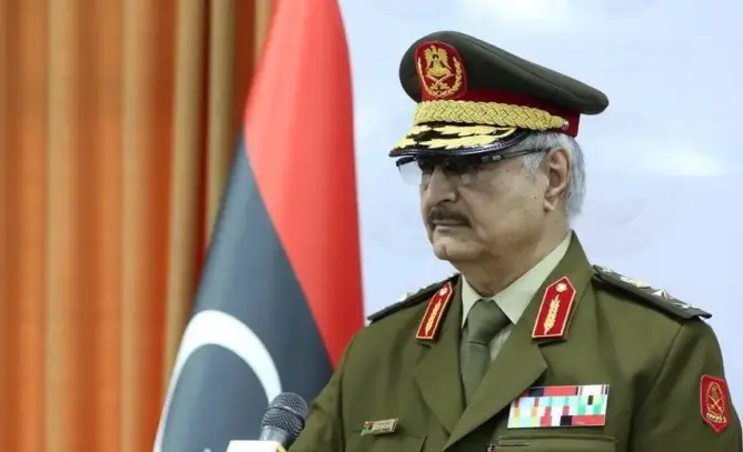 حفتر يطالب الملك محمد السادس برفع الحظر عن تسليح قواته بليبيا