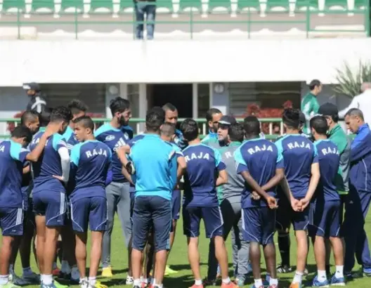 الرجاء يرد على مقاطعة لاعبيه للتداريب