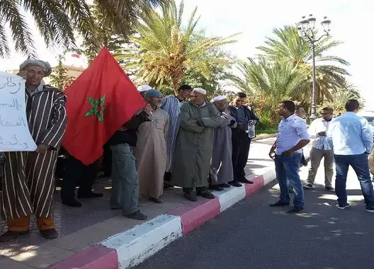 الصراع حول المراعي يدفع سكان قبيلة للاحتجاج أمام عمالة ورزازات(صور)