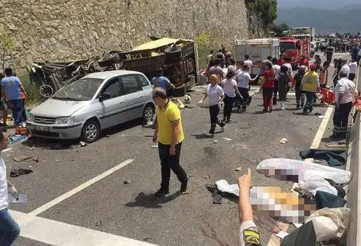 مصرع 23 تركيا في حادث انقلاب حافلة سياحية غرب البلاد