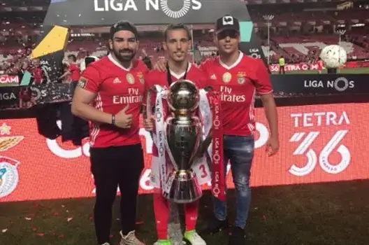 بنفيكا يتوج بلقبه الرابع على التوالي في الدوري البرتغالي لكرة القدم