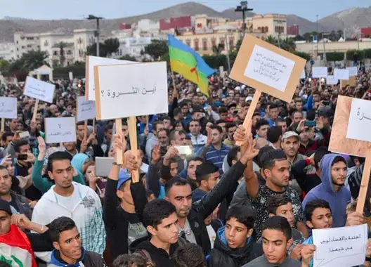 الجماعة تطالب الدولة بسحب العسكر من الريف وتهاجم “أحزاب الأغلبية”