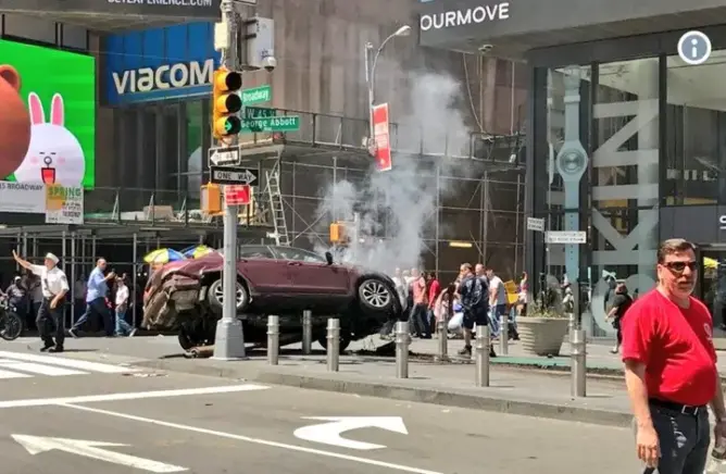 مقتل شخص وإصابة 10 آخرين في حادث دهس وسط نيويورك