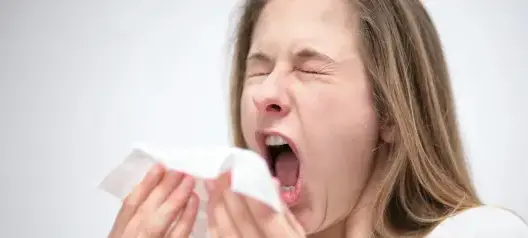 احذر عند “العطسة” المقبلة.. سيدة كُسرت رقبتها مرتين بسبب عطسة!
