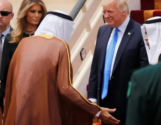العاهل السعودي يستقبل ترامب في أول زيارة له للرياض