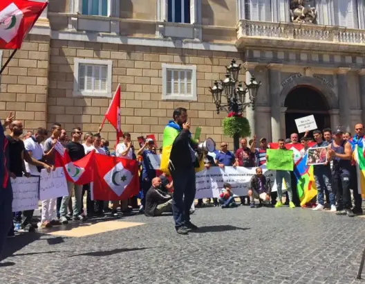 مغاربة يتظاهرون ببرشلونة ولاهاي دعما لمطالب حراك الريف