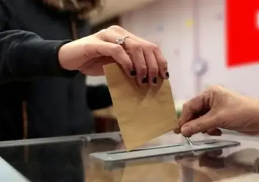 السويسريون يتوجهون لصناديق الاقتراع للتخلي عن الطاقة النووية