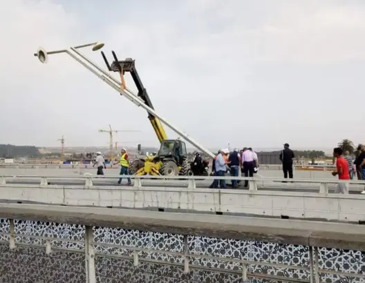 عمود كهربائي يشل حركة المرور بين سلا والرباط