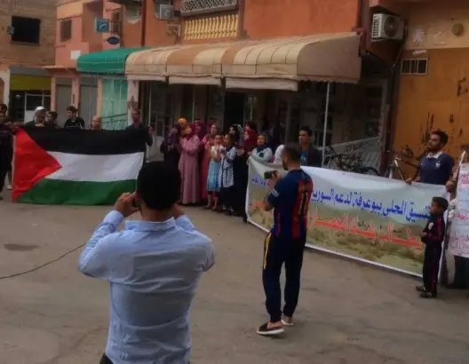 متظاهرون ببوعرفة يستنكرون تجاهل السلطات لاستغاثات السوريين (فيديو)