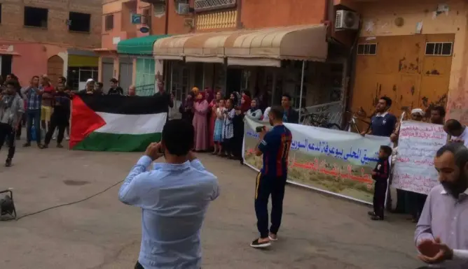 متظاهرون ببوعرفة يستنكرون تجاهل السلطات لاستغاثات السوريين (فيديو)