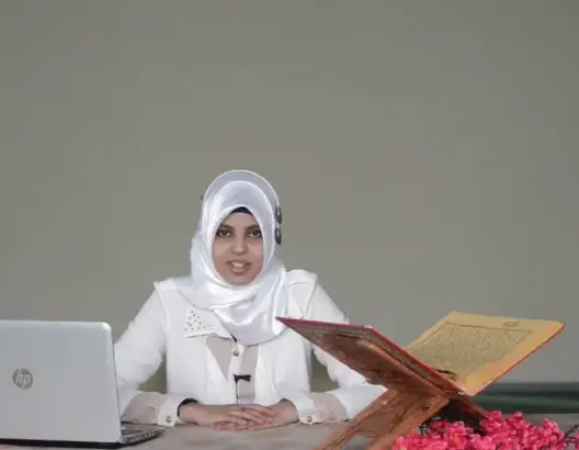 شابة مغربية تقدم موعظة حول رمضان بالإيطالية (فيديو)