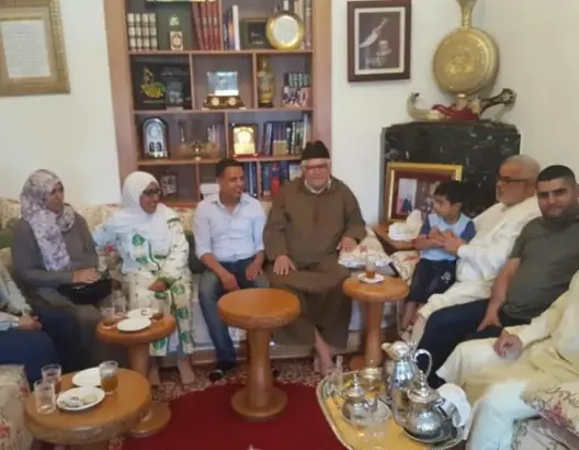 بنكيران يلتقي أسر معتقلي “الفيس” ويحث الشباب على تعليق الإضراب